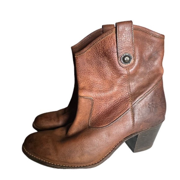 Frye Shoes - Frye Women’s Jackie Button Short 8 B